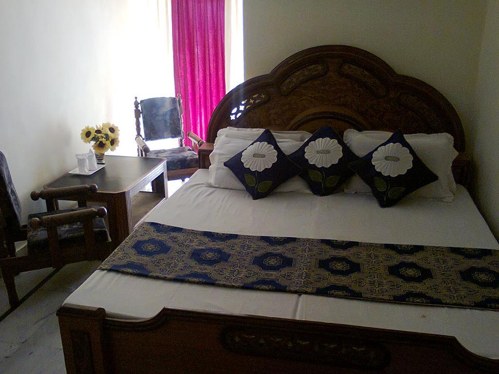 Hotel Arsh International Nainital Rom bilde