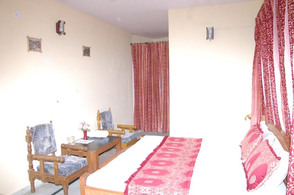 Hotel Arsh International Nainital Rom bilde
