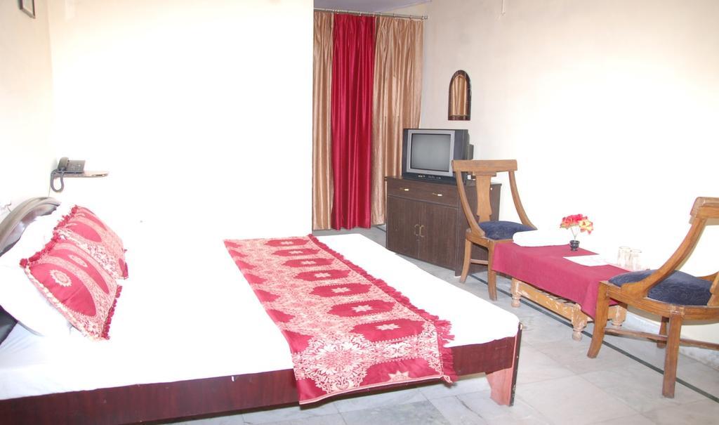 Hotel Arsh International Nainital Rom bilde